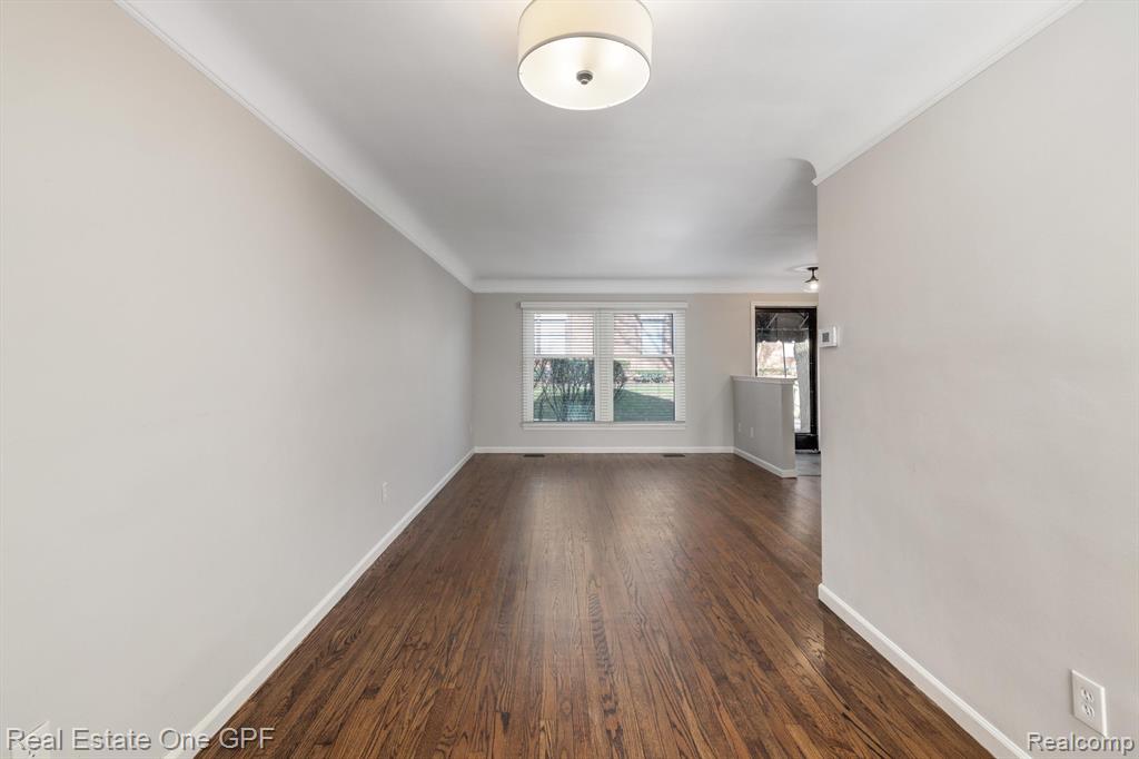 1708 Vernier Road Grosse Pointe Woods, MI 48236 - Photo 8 of 43