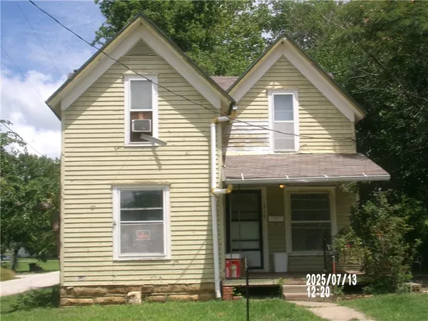 $25,000 | 211 West Madison Street, Yates Center, KS 66783