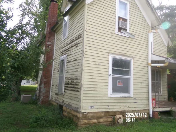 $25,000 | 211 West Madison Street, Yates Center, KS 66783