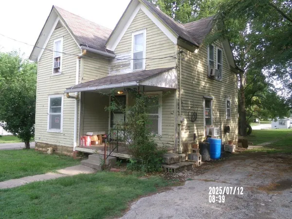 $25,000 | 211 West Madison Street, Yates Center, KS 66783