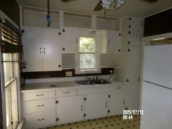 $25,000 | 211 West Madison Street, Yates Center, KS 66783