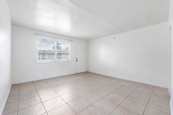 $1,400 | 515 Northeast 150th Street, Unit 3, Miami, FL 33161