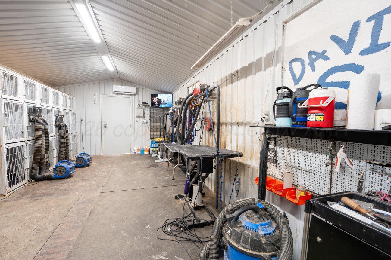693 County Road 24 Muleshoe, TX 79347 - Photo 53 of 98 Grooming Area