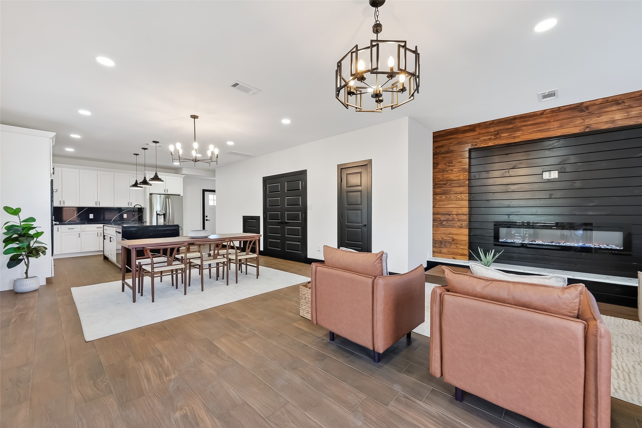 4929 Wilmington Street Houston, TX 77033 - Photo 3 of 39