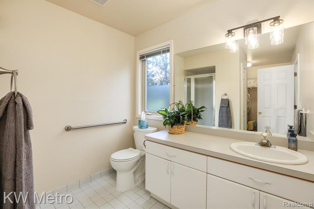 21542 Ruth Street Farmington Hills, MI 48336 - Photo 16 of 28