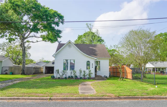 $179,000 | 808 Heights Avenue, El Campo, TX 77437
