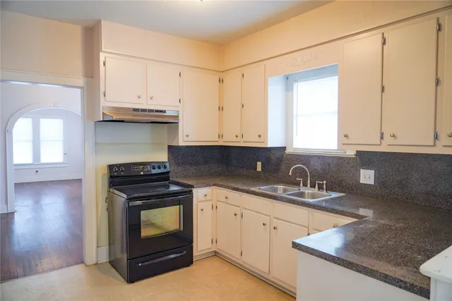 $179,000 | 808 Heights Avenue, El Campo, TX 77437