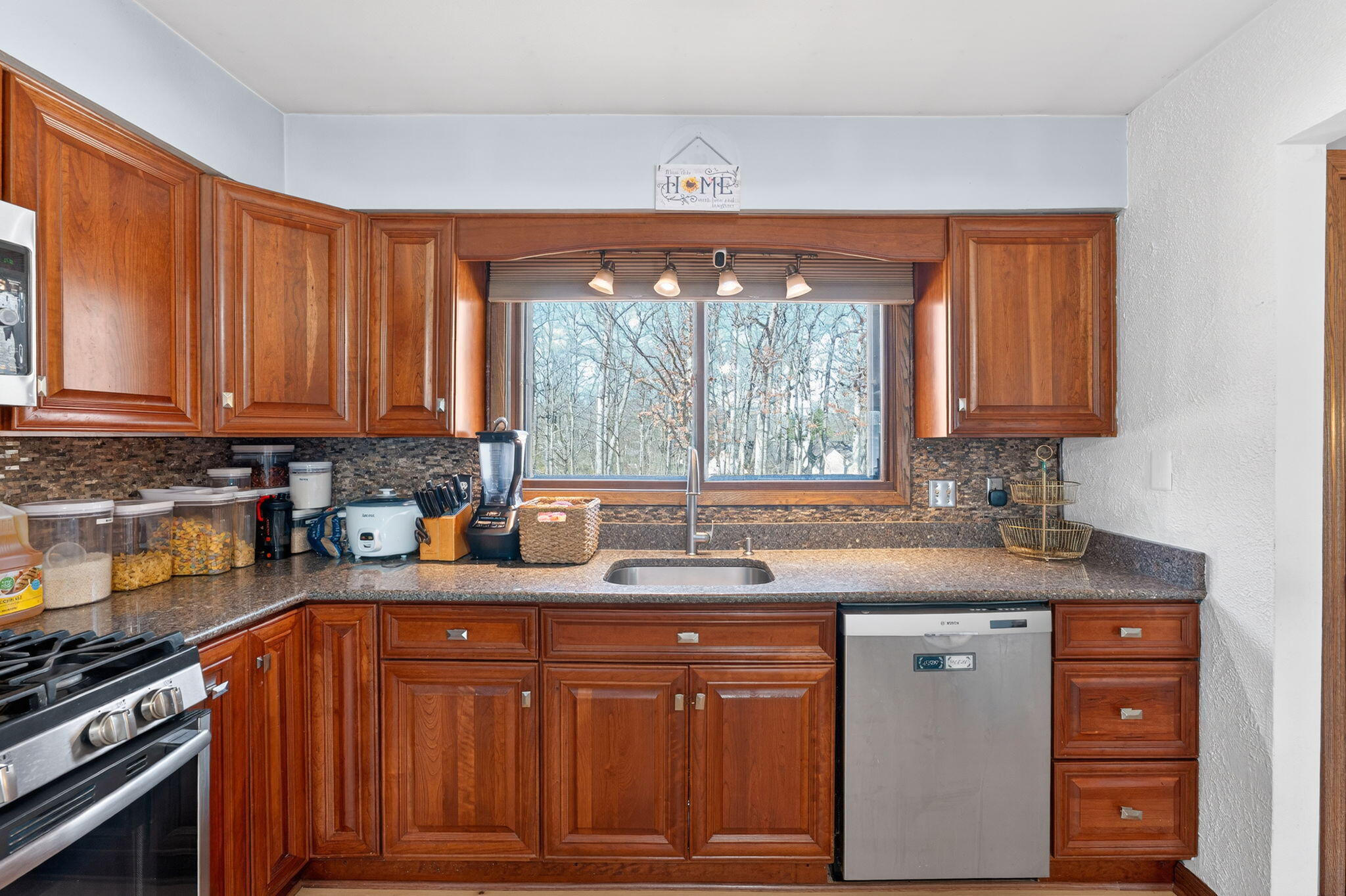 1819 West Mallory Avenue Milwaukee, WI 53221 - Photo 8 of 45 8-web-or-mls-P1215817