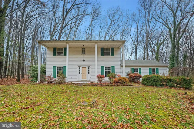 a front view of house with yard