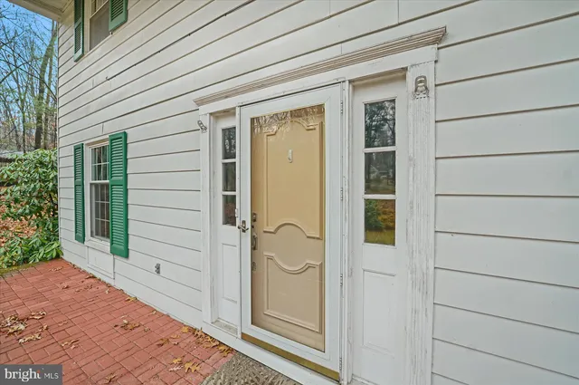 a view of entryway with a front door
