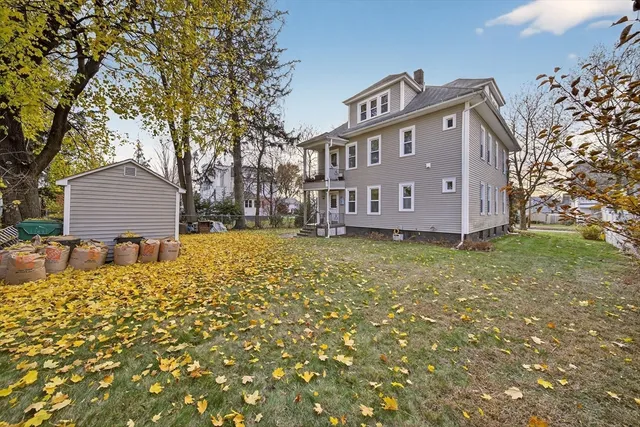 a view of a house with a yard