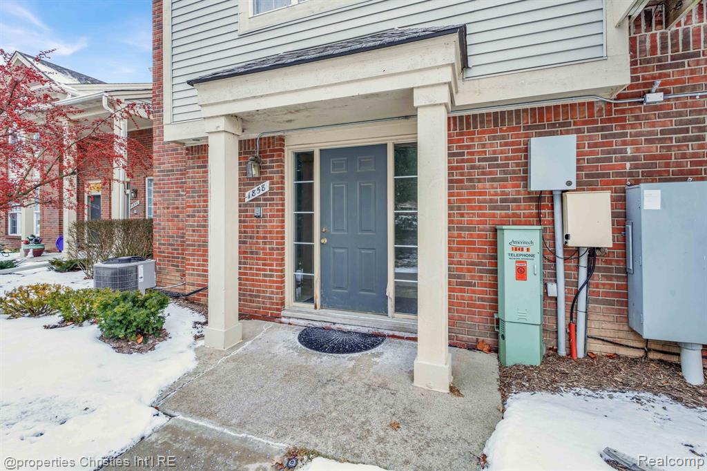 1858 Flagstone Circle, Unit 49 Rochester, MI 48307 - Photo 2 of 22