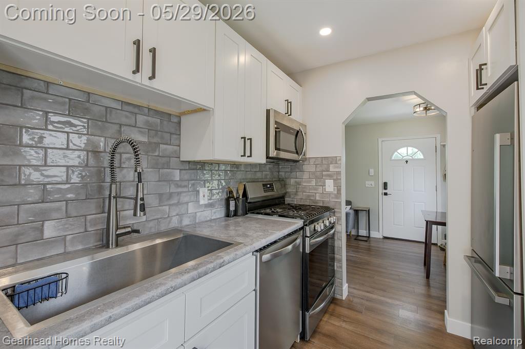 2831 Watkins Lake Road Waterford, MI 48328 - Photo 11 of 45