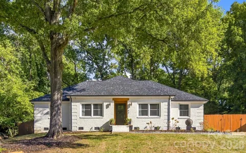 $575,000 | 1142 Fox Run Drive, Charlotte, NC 28212