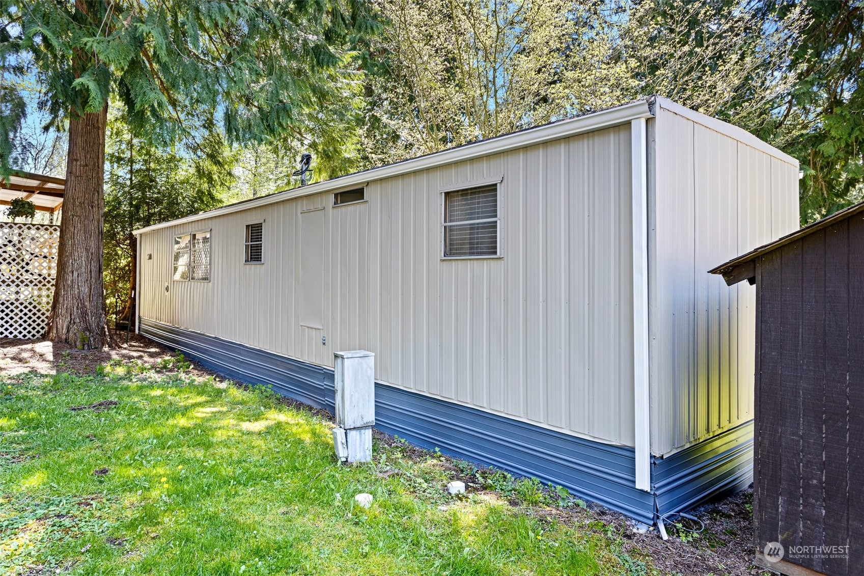 23800 Tiger Mountain Road Southeast, Unit 39 Issaquah, WA 98027 - Photo 15 of 15 a backyard of a house with seating space