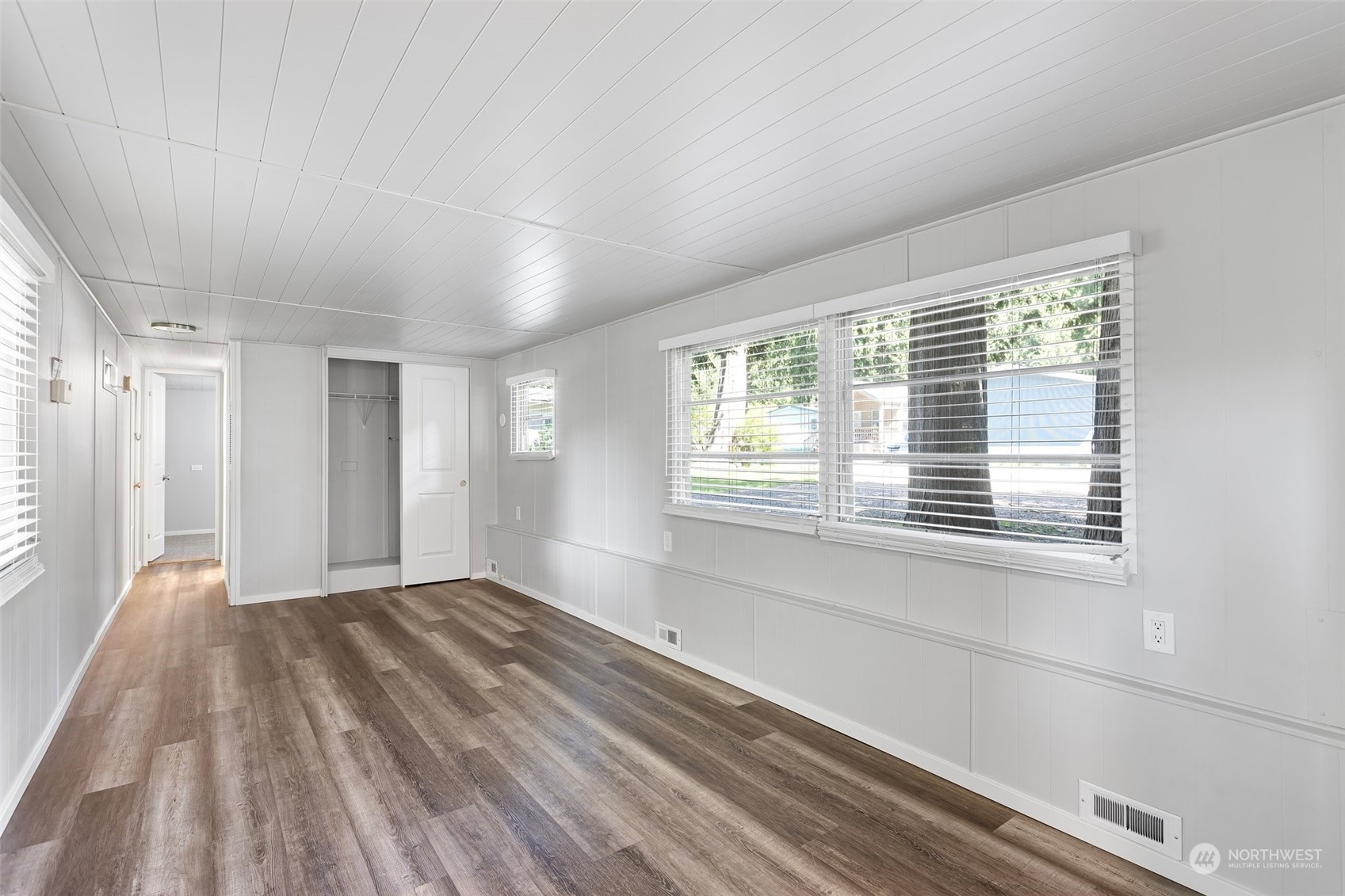 23800 Tiger Mountain Road Southeast, Unit 39 Issaquah, WA 98027 - Photo 7 of 15 a view of an empty room with a window