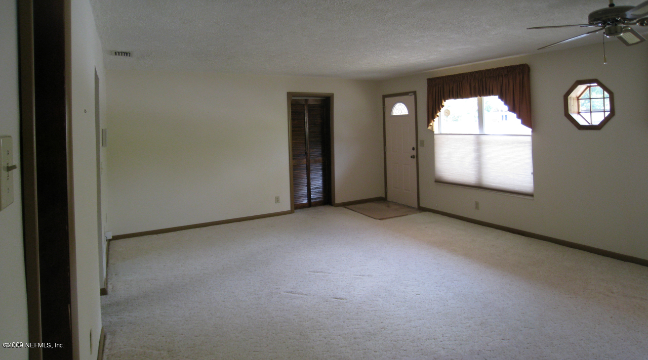 7620 Sandhurst Road South Jacksonville, FL 32277 - Photo 3 of 23 an empty room with a window and mirror
