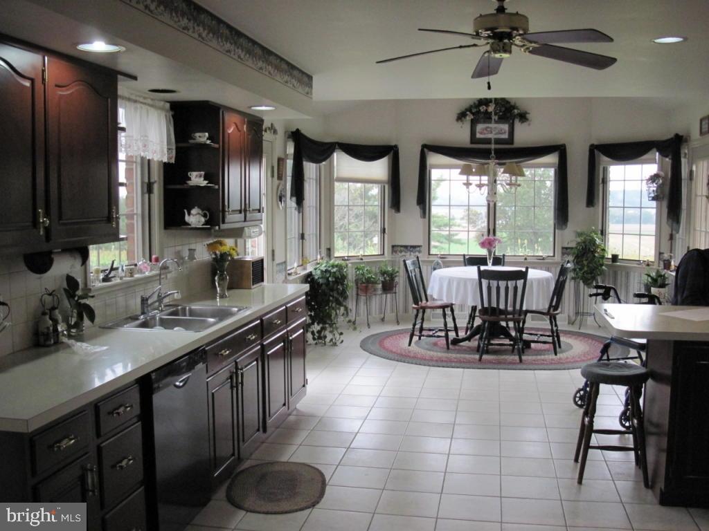 250 Reifsnyder Road Lititz, PA 17543 - Photo 9 of 41