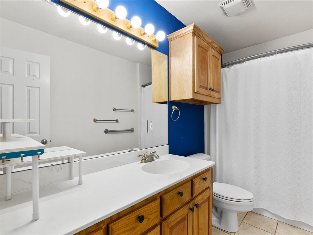 768 Longbranch Drive Decatur, TX 76234 - Photo 21 of 39 Hallway/Guest bathroom