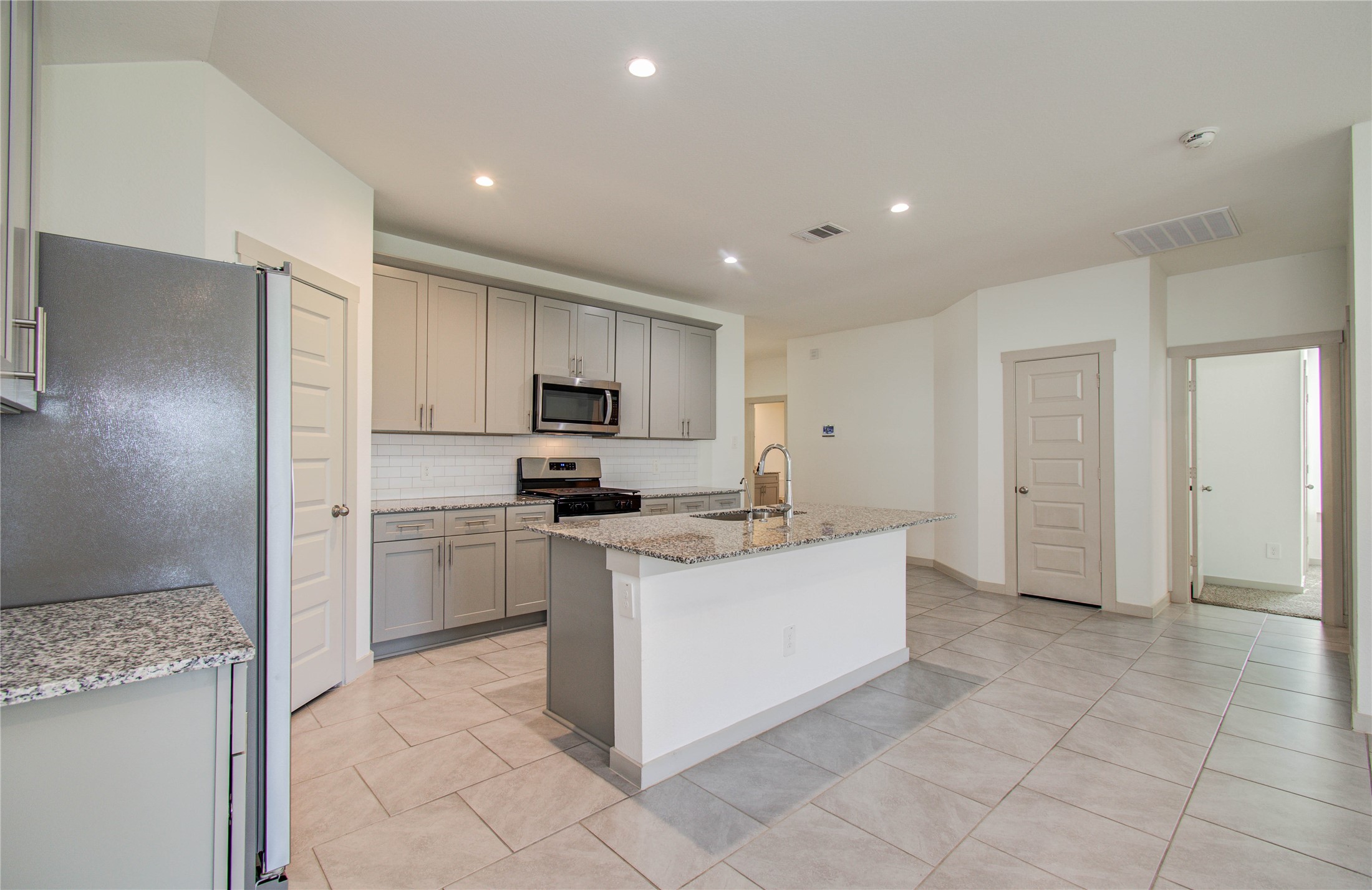 4930 Natchez Trace Fresno, TX 77545 - Photo 15 of 35