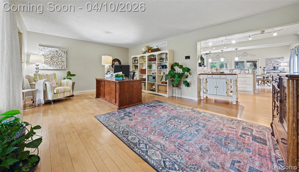 8794 Miller Road Clarkston, MI 48348 - Photo 9 of 48 Gallery Image 9