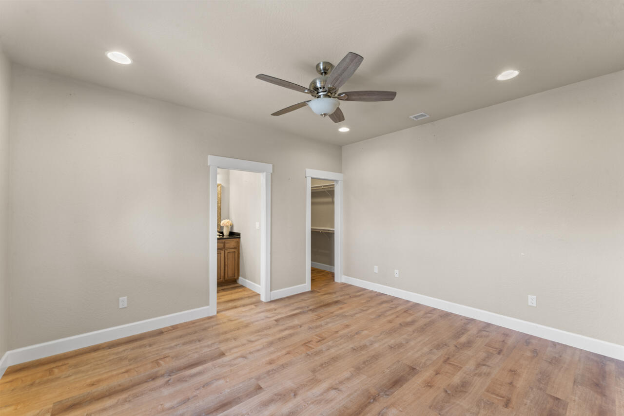412 Barnum Drive Phoenix, OR 97535 - Photo 14 of 34 Master