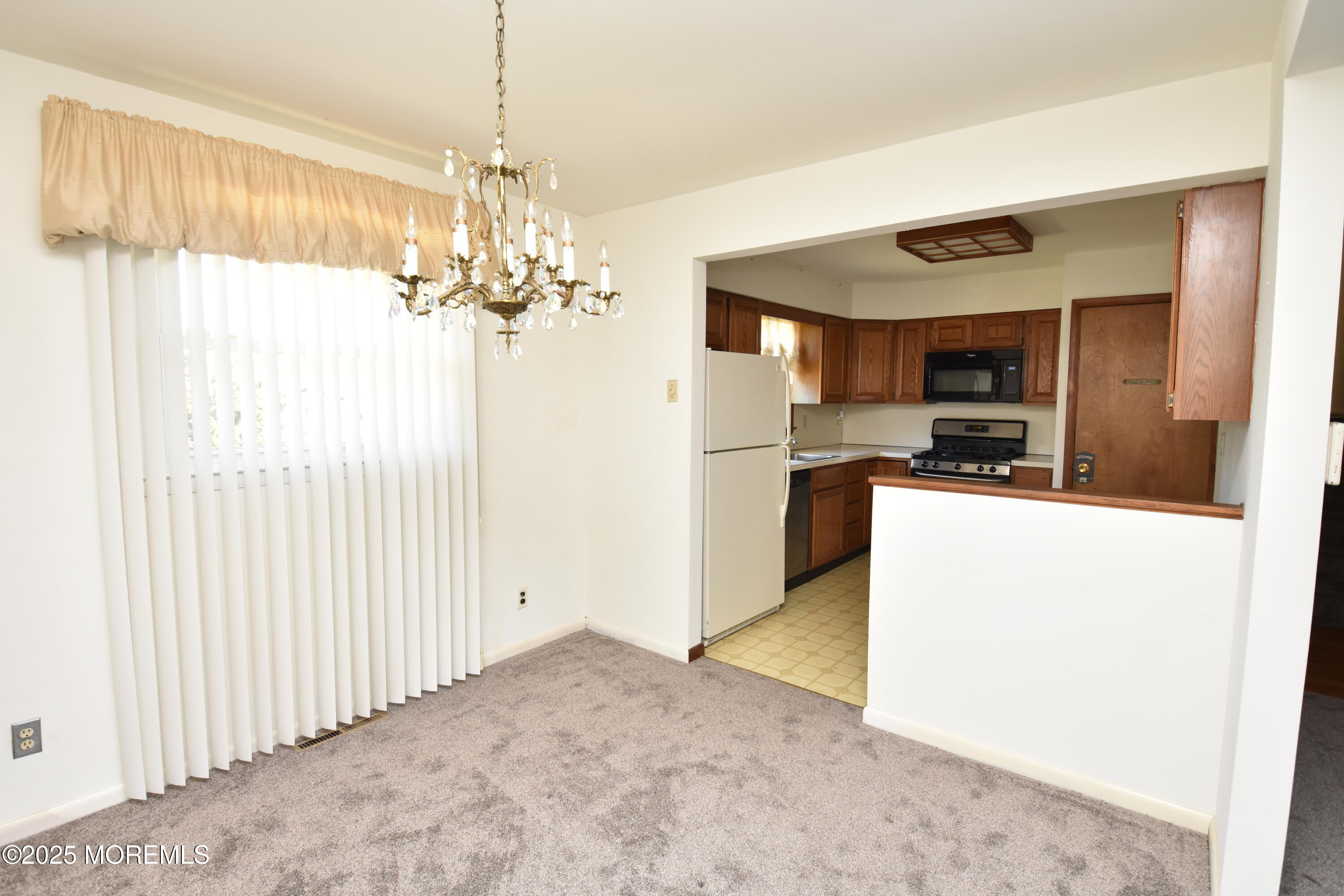 21 Spruce Road Burlington, NJ 08016 - Photo 5 of 20 DSC_0893