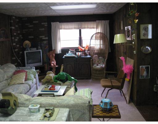 21 Gilbert Street Warwick, RI 02886 - Photo 6 of 12 Den/Family/Great Room.