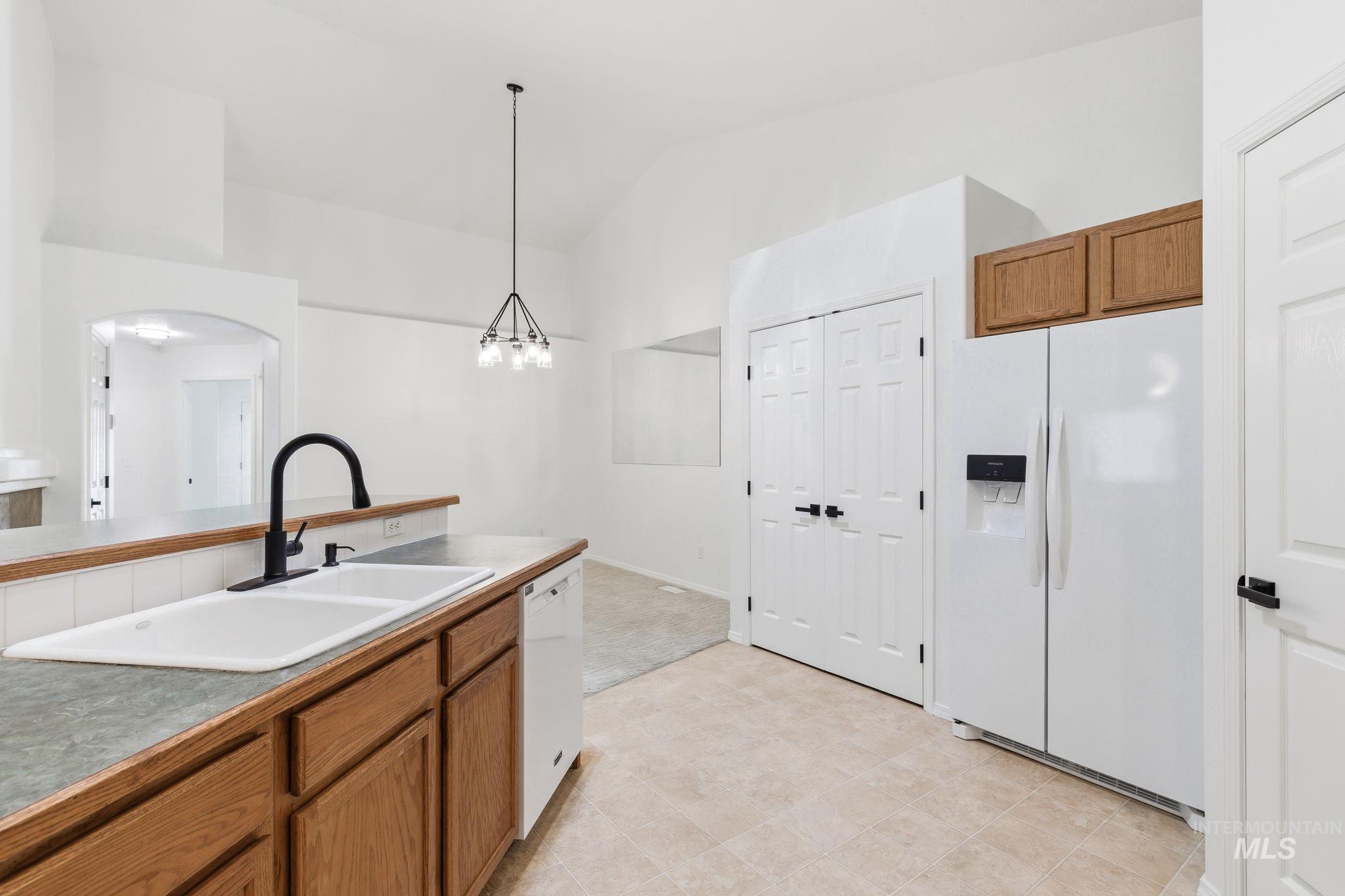 3277 West Fieldstream Lane Meridian, ID 83646 - Photo 13 of 45