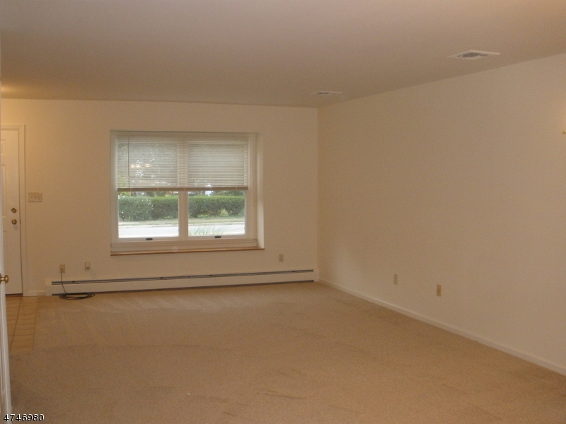 152 Lincoln Park Road, Unit 152 Pequannock, NJ 07440 - Photo 3 of 20