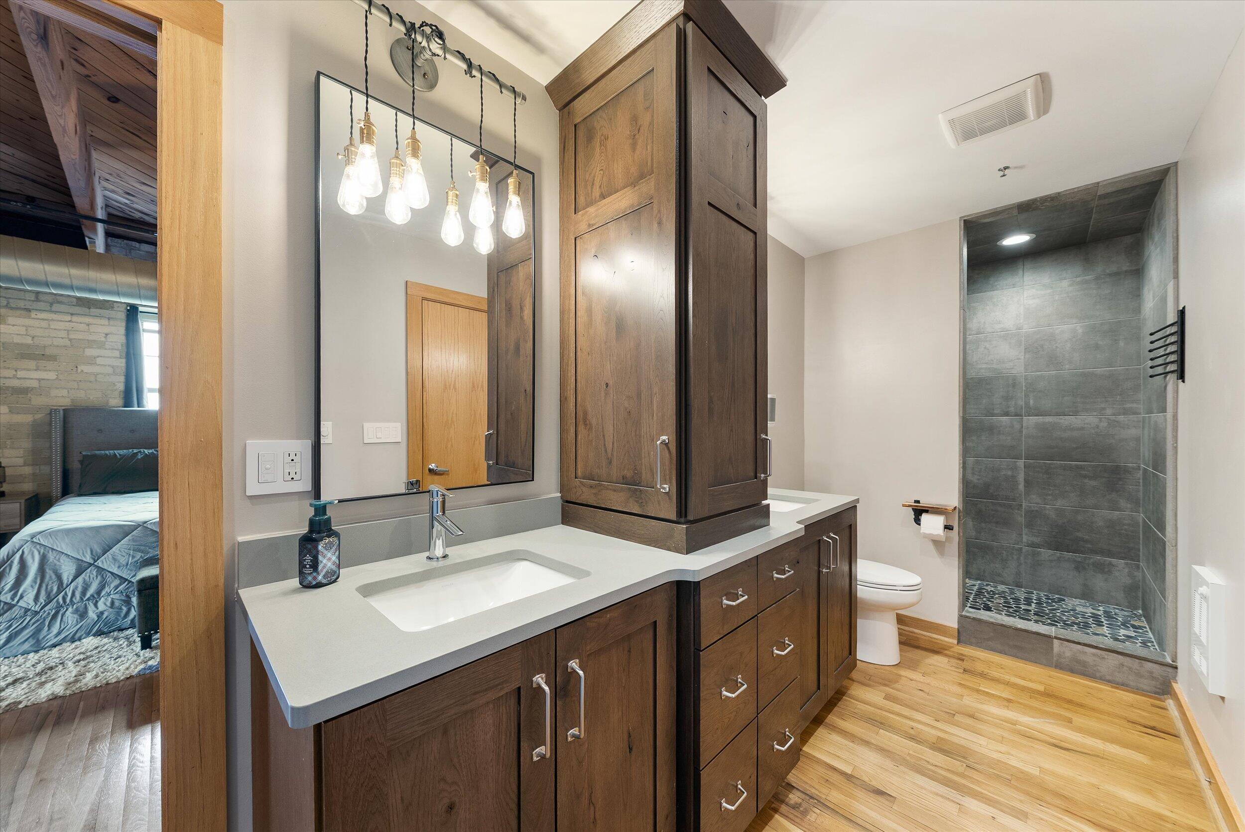 413 North 2nd Street, Unit 620 Milwaukee, WI 53203 - Photo 25 of 55 Primary Bathroom