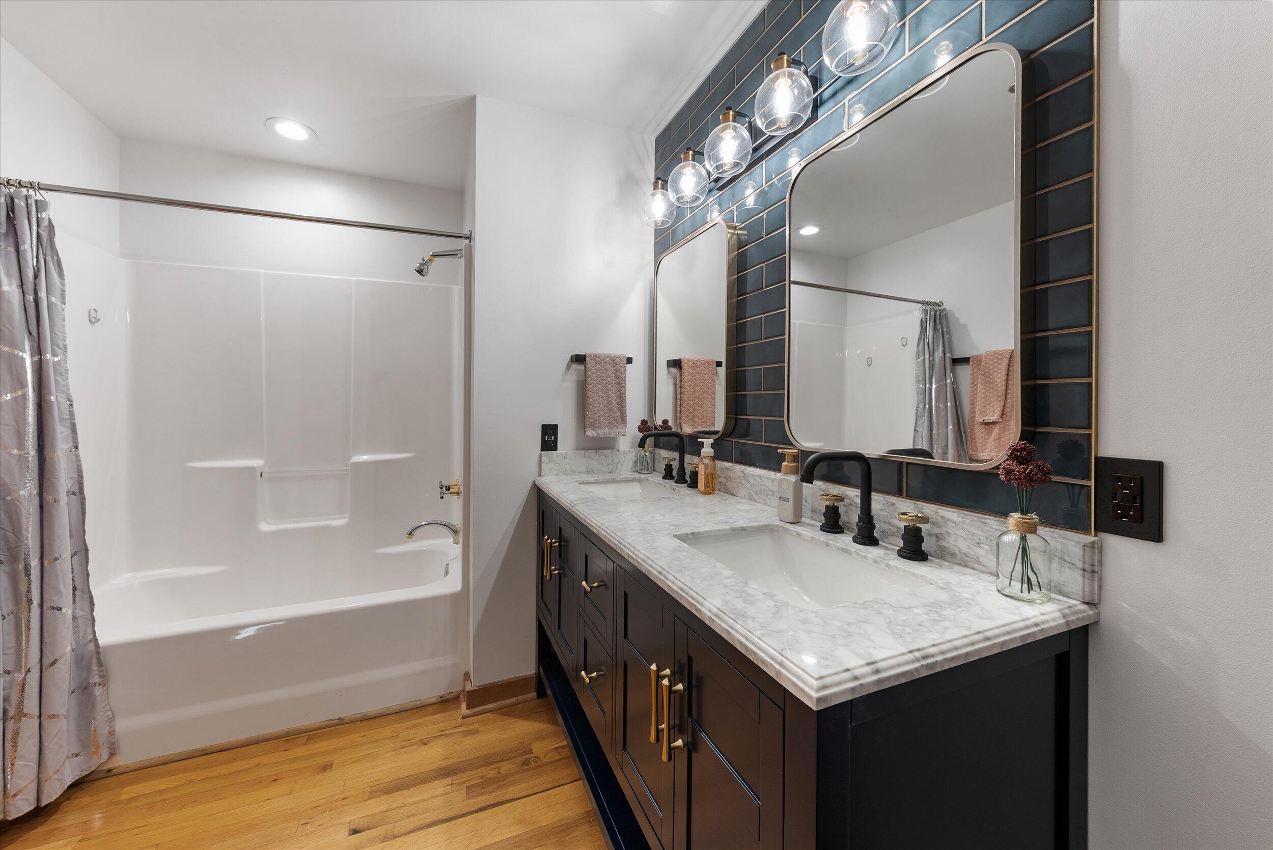 413 North 2nd Street, Unit 620 Milwaukee, WI 53203 - Photo 28 of 55 2nd Bathroom