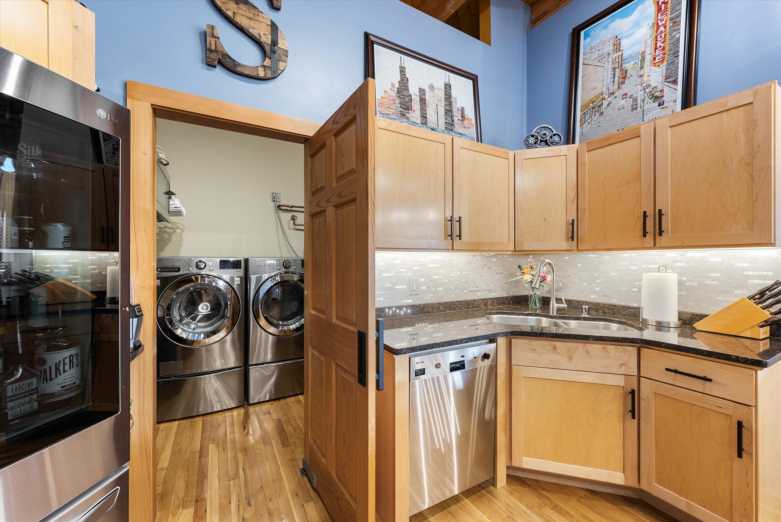 413 North 2nd Street, Unit 620 Milwaukee, WI 53203 - Photo 32 of 55 Kitchen to Laundry