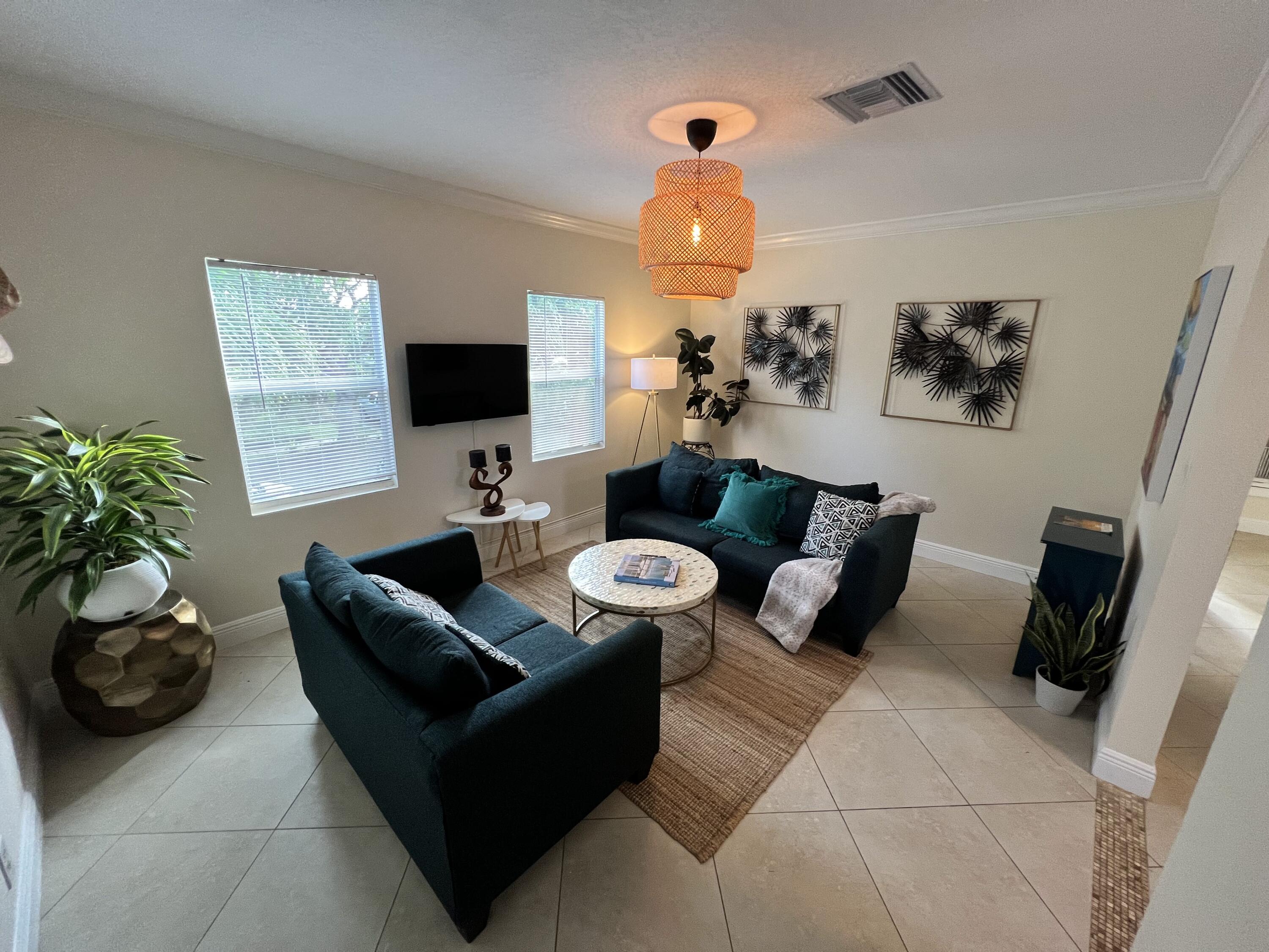 415 31st Street, Unit 16 West Palm Beach, FL 33407 - Photo 14 of 49 #3 Living Room