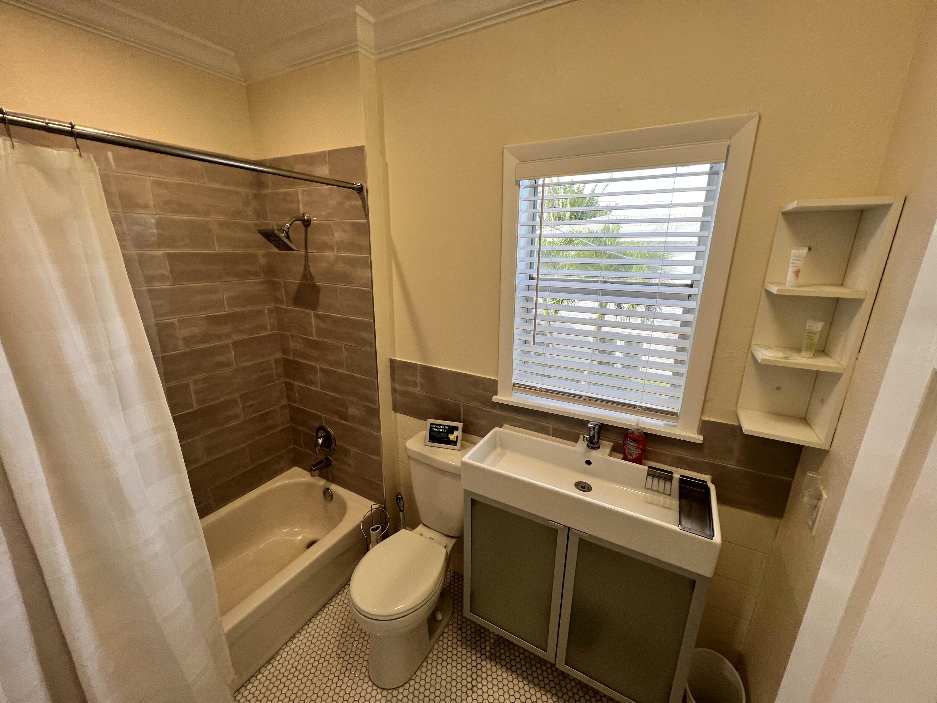 415 31st Street, Unit 16 West Palm Beach, FL 33407 - Photo 20 of 49 #3 Bathroom