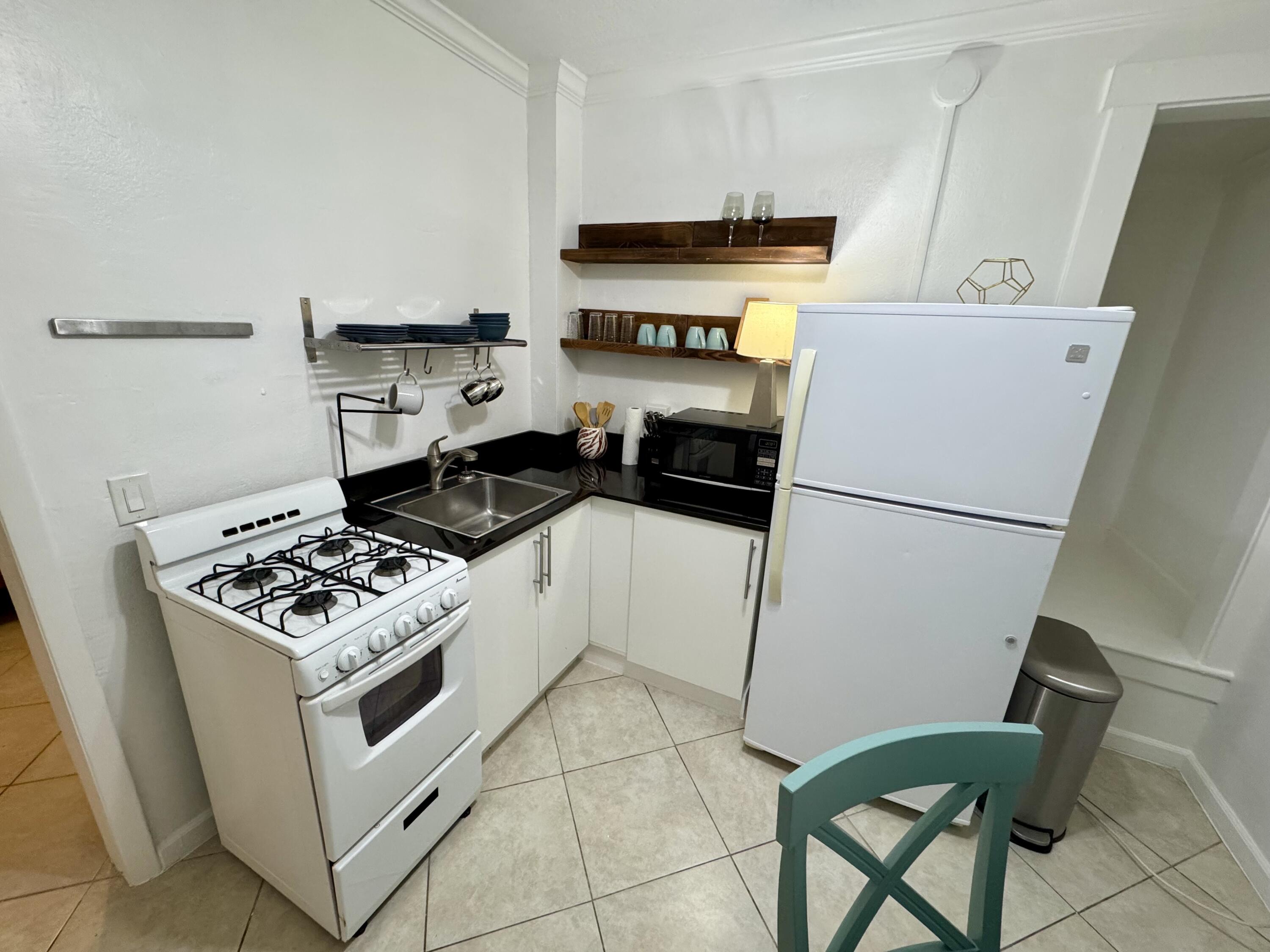 415 31st Street, Unit 16 West Palm Beach, FL 33407 - Photo 25 of 49 #5 Kitchen