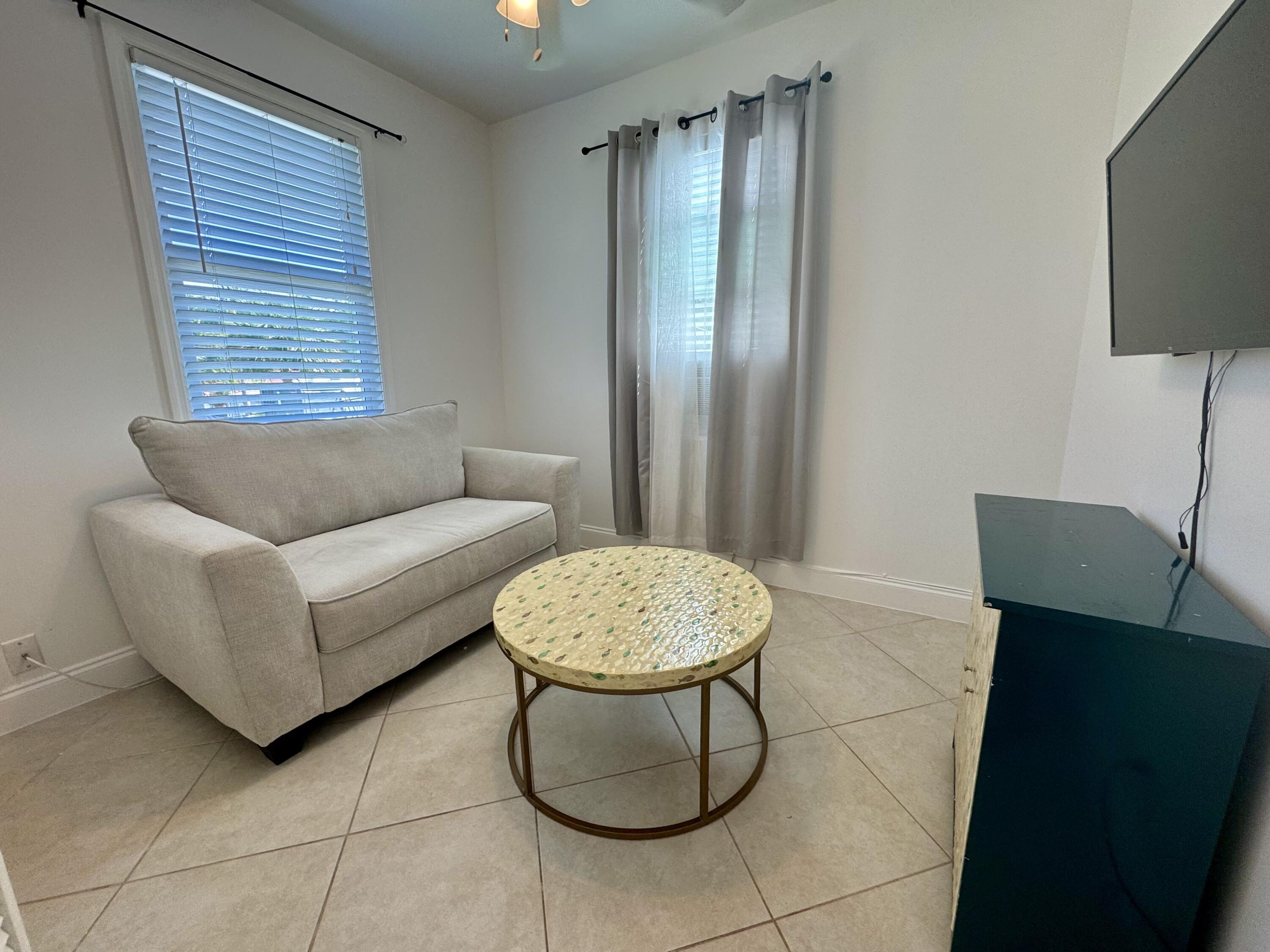 415 31st Street, Unit 16 West Palm Beach, FL 33407 - Photo 27 of 49 #6 Living Room