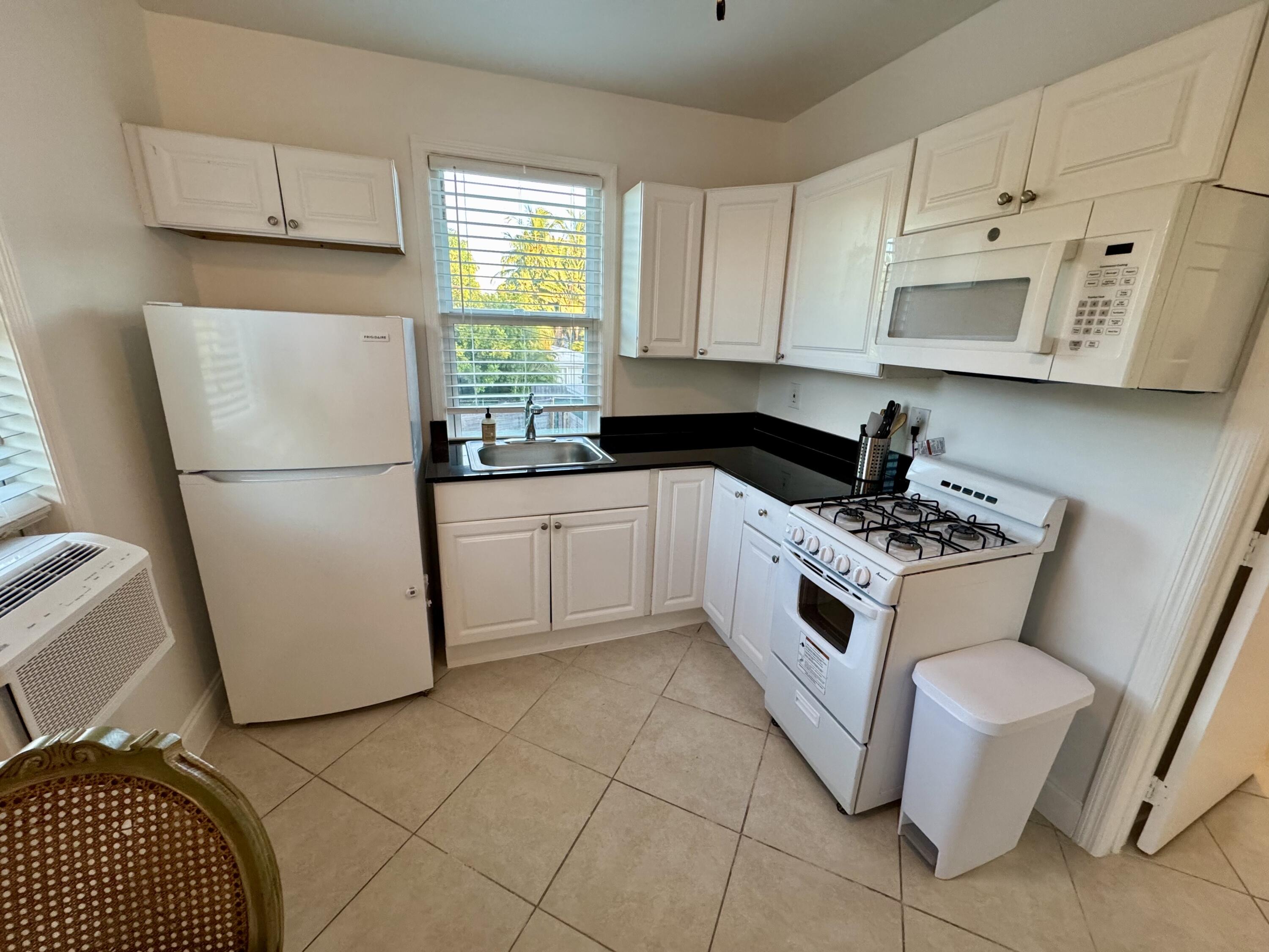 415 31st Street, Unit 16 West Palm Beach, FL 33407 - Photo 29 of 49 #6 Kitchen