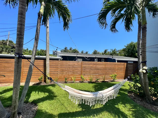 a view of a house with backyard and sitting area