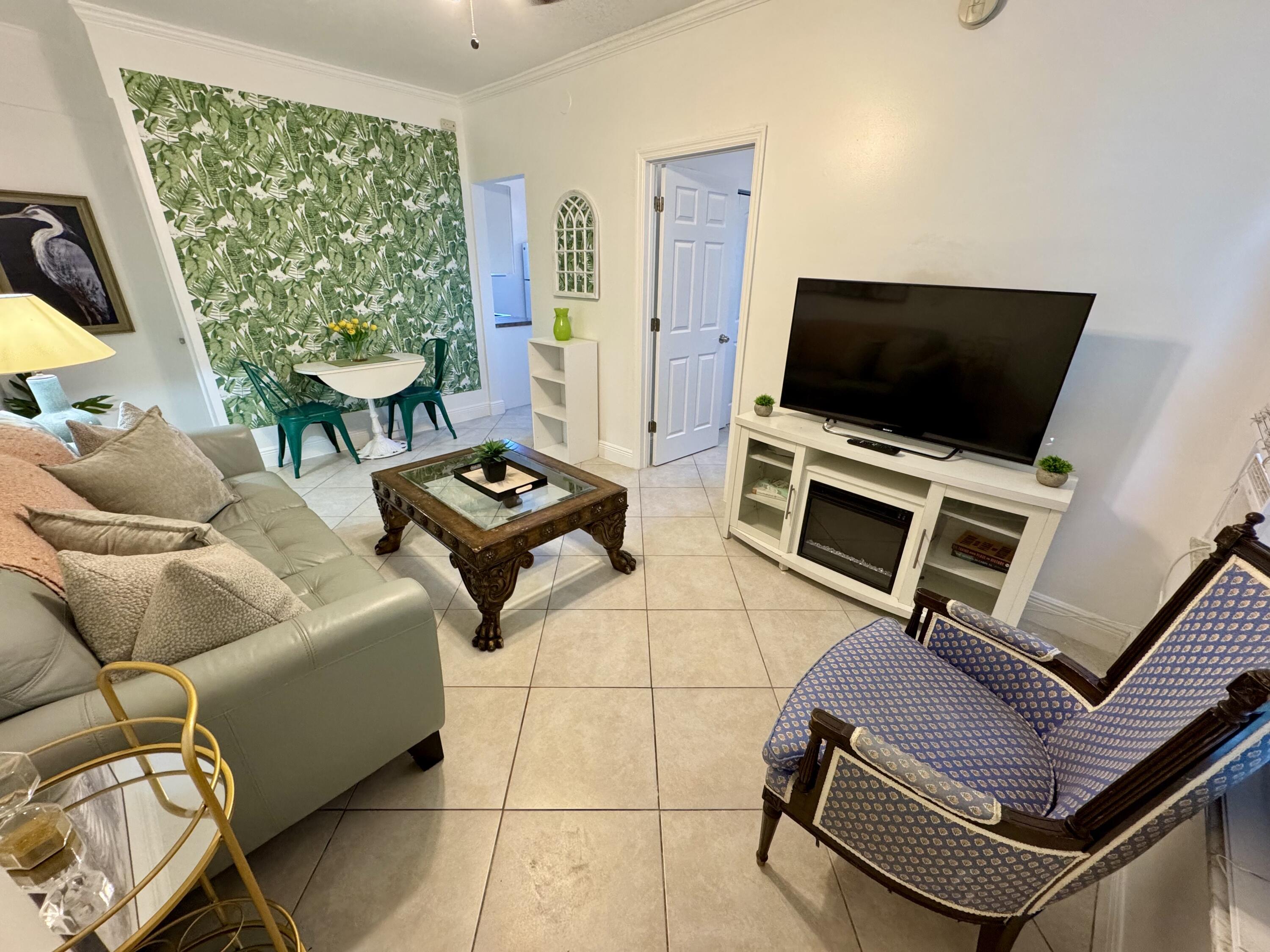 415 31st Street, Unit 16 West Palm Beach, FL 33407 - Photo 9 of 49 #2 Living Room