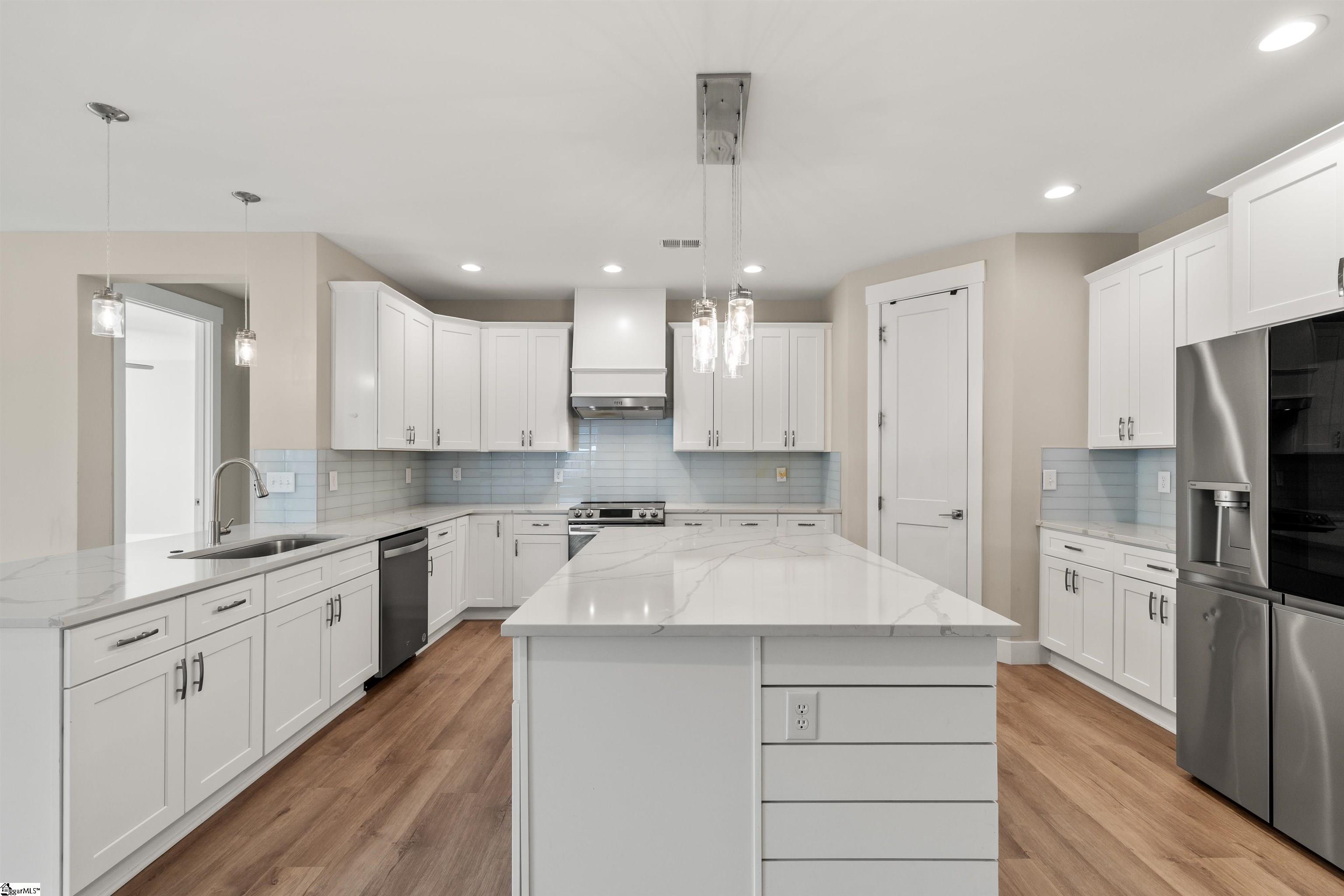 1042 Miller Road Greenville, SC 29607 - Photo 5 of 50