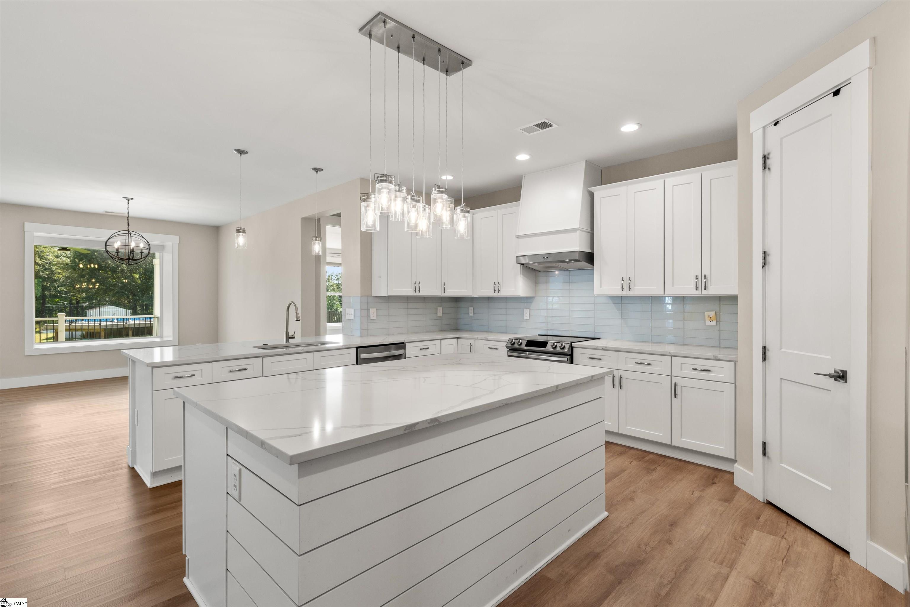 1042 Miller Road Greenville, SC 29607 - Photo 6 of 50