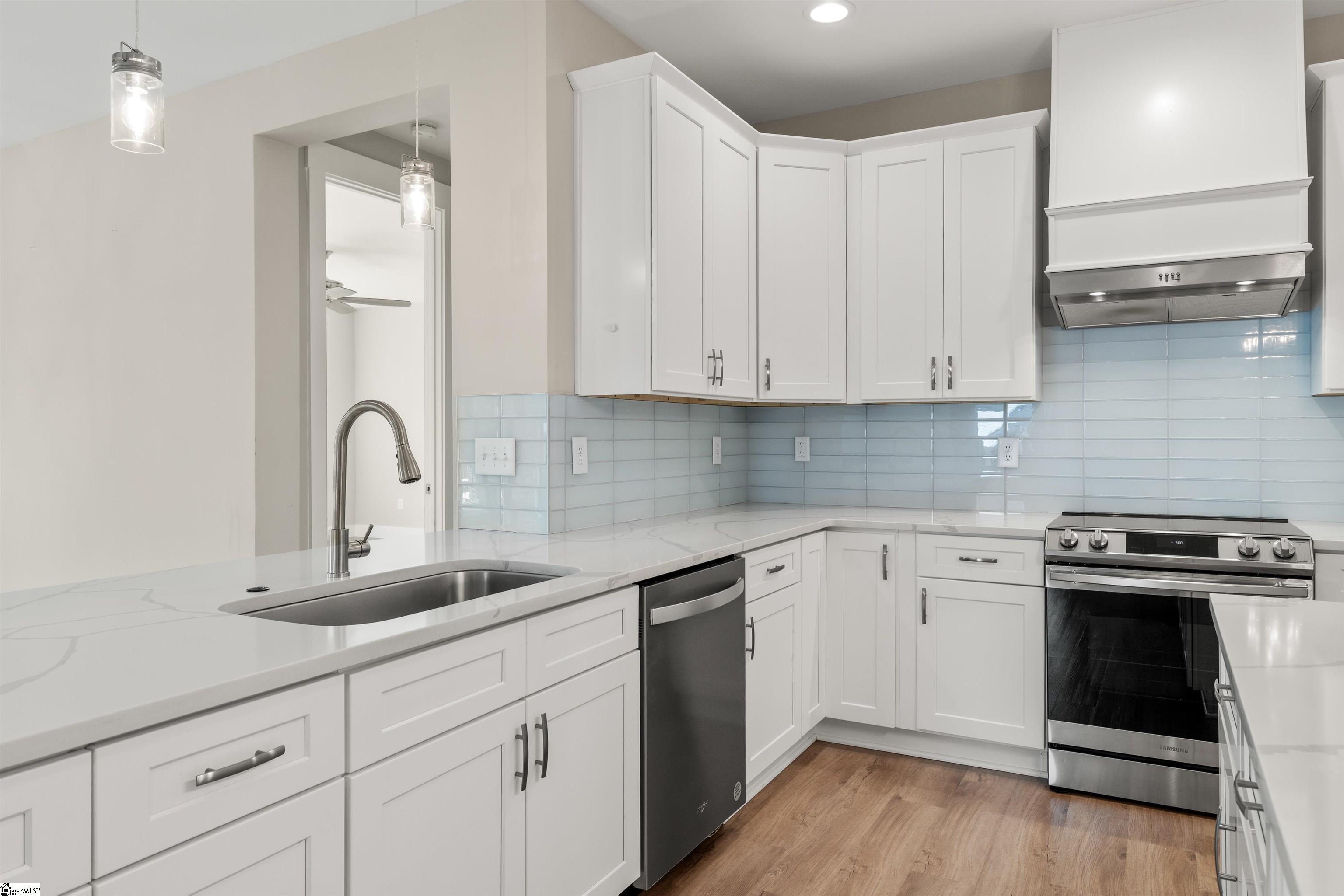 1042 Miller Road Greenville, SC 29607 - Photo 8 of 50