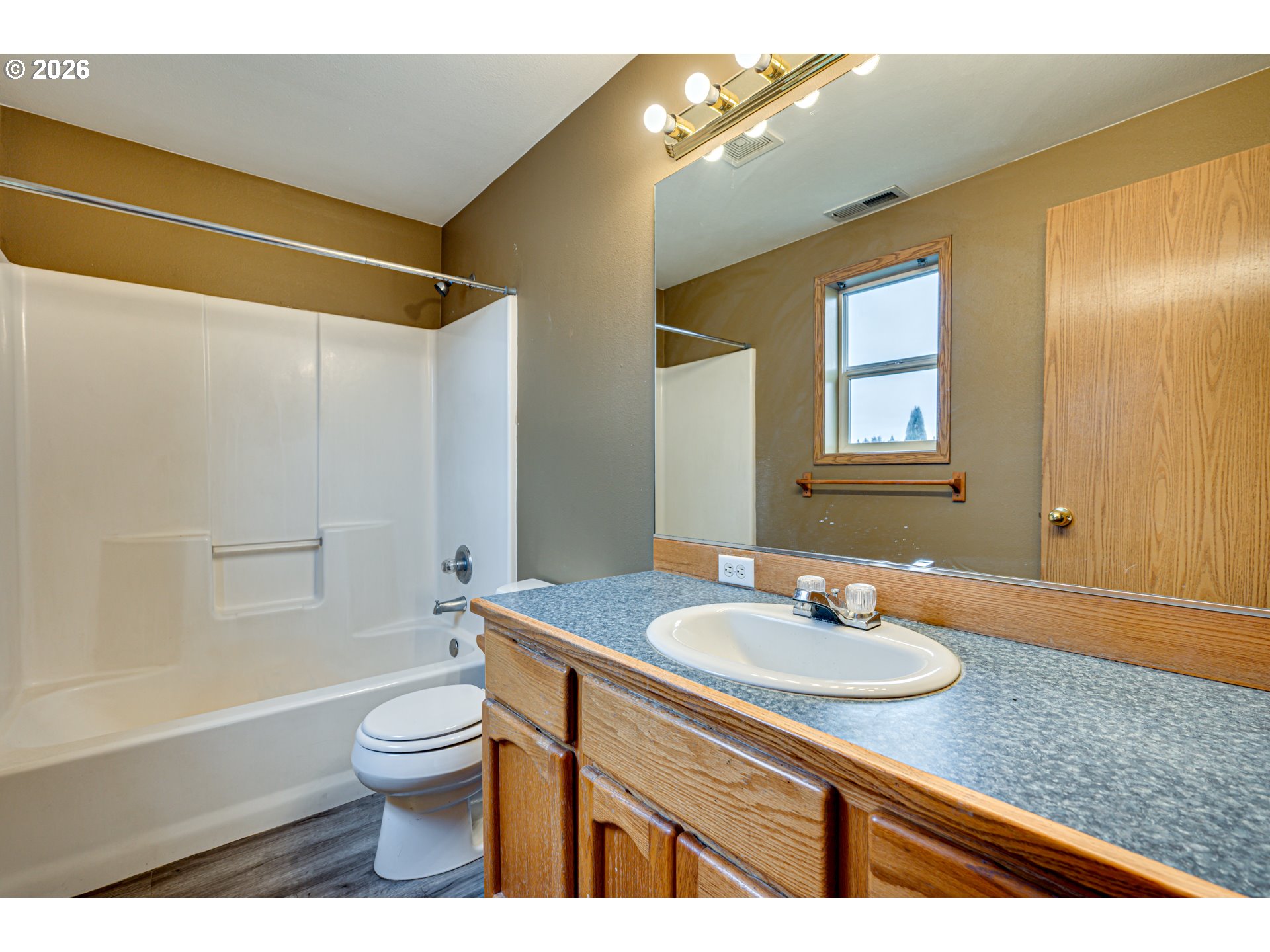 19002 Southeast 17th Street Vancouver, WA 98683 - Photo 12 of 20