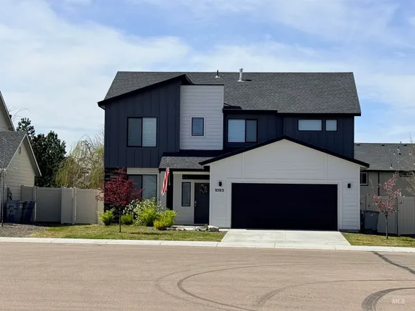 $564,900 | 1093 North Bowknot Lake Way, Star, ID 83669