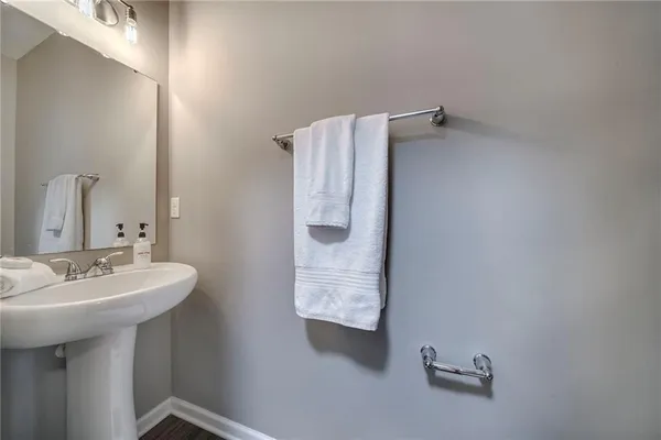 $2,900 | 512 Isabella Court, Coraopolis, PA 15108