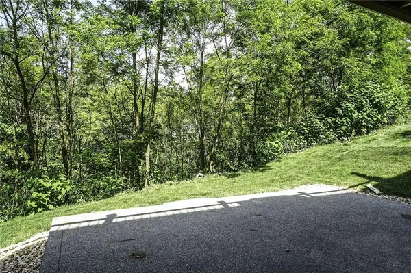 $2,900 | 512 Isabella Court, Coraopolis, PA 15108