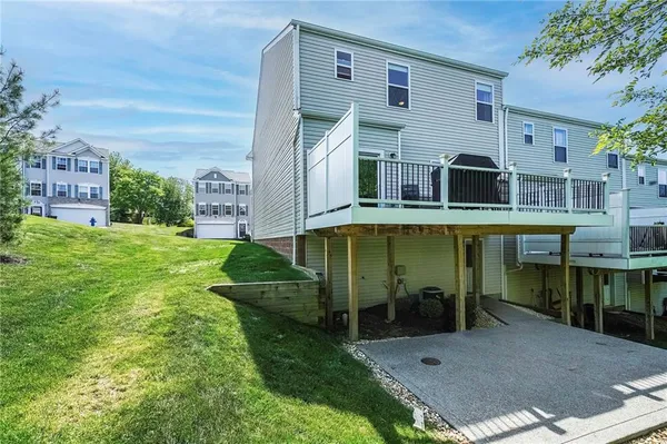 $2,900 | 512 Isabella Court, Coraopolis, PA 15108