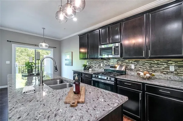 $2,900 | 512 Isabella Court, Coraopolis, PA 15108