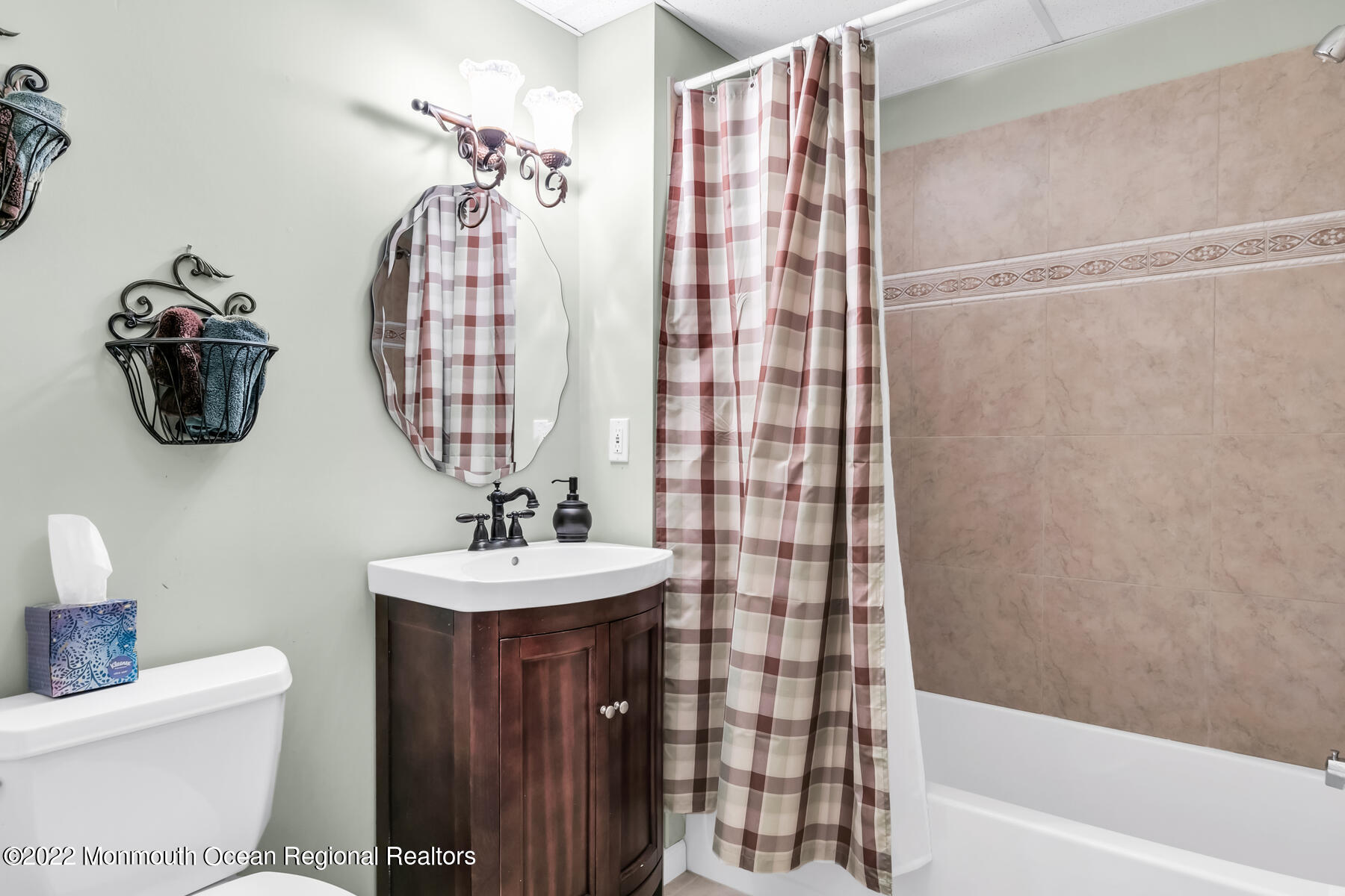 4 Shawnee Court Colts Neck, NJ 07722 - Photo 32 of 51 4M3A9849-036-023-1800x1200